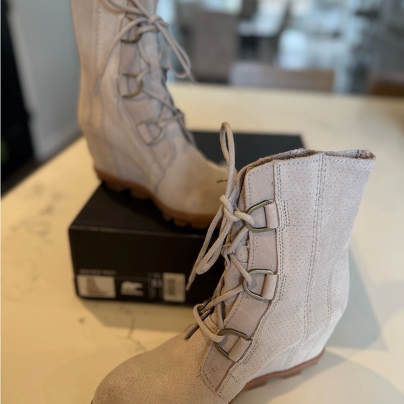 Sorel Shoes - Sorel Lace-Up Suede Ankle Boots in Light Taupe